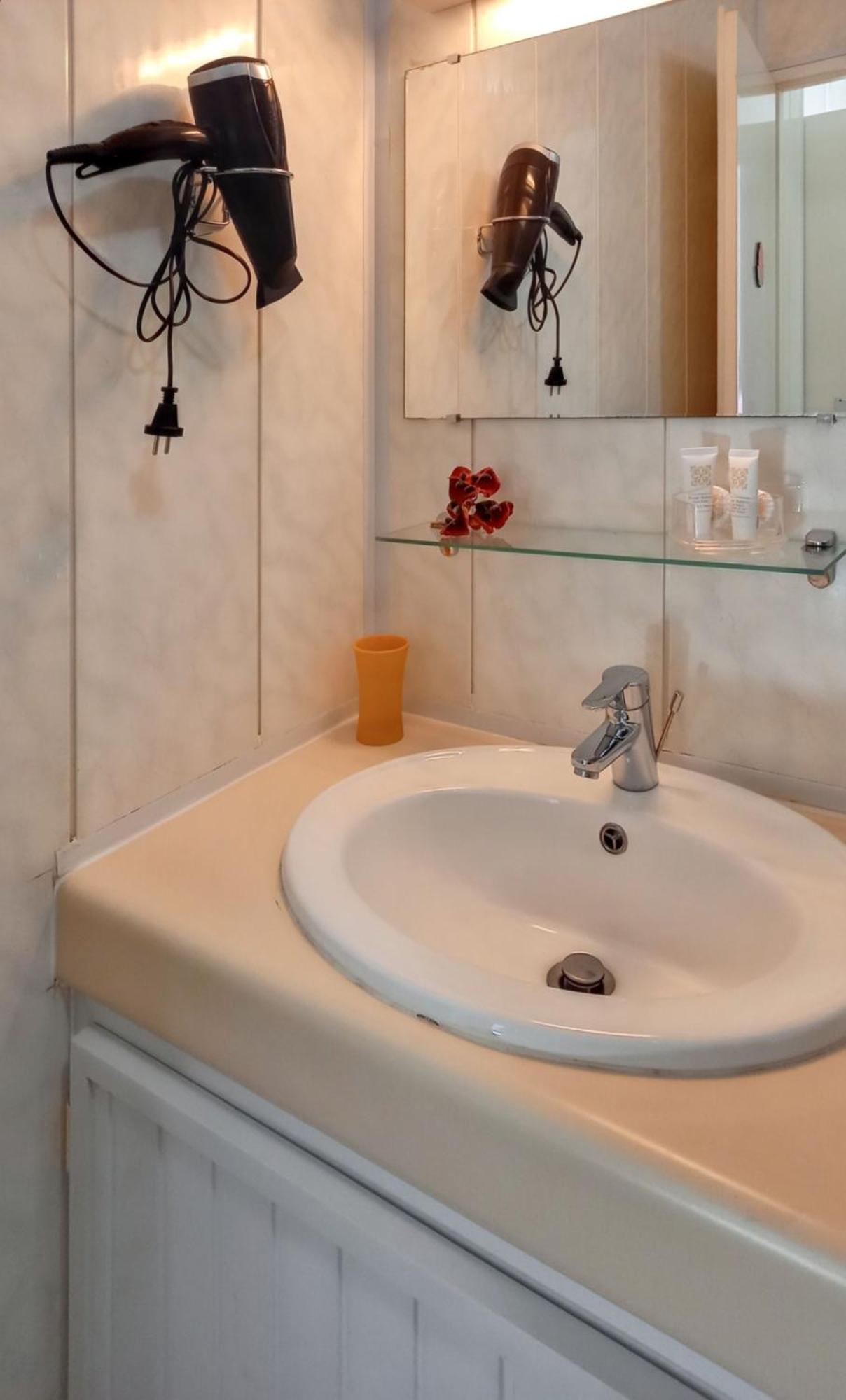 Holiday home Accueillant A Avec Climatisation Et Terrasse Bouillante